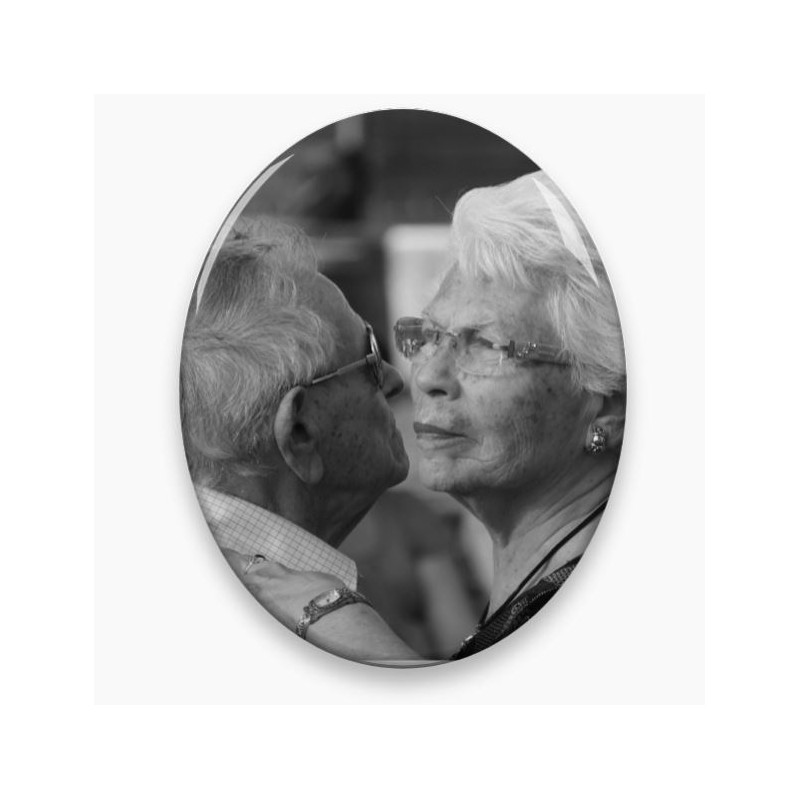 MEDAILLON OVAL NOIR ET BLANC PLEINE FACE 2 PERSONNES