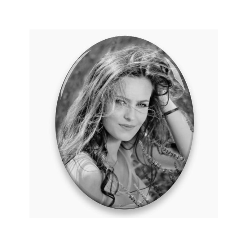 MEDAILLON OVAL NOIR ET BLANC 1 PERSONNE